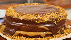 Bolo de chocolate com pistache