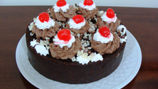 Torta holandesa de chocolate e frutas da Abima