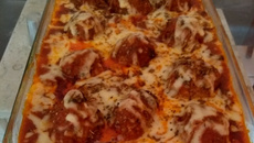 Almôdegas gratinadas com purê de batatas