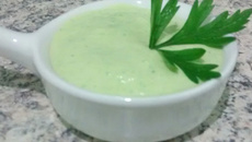 Molho verde para sanduíches