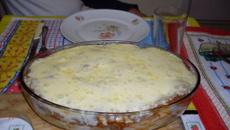 Macarrão ao molho branco e vermelho