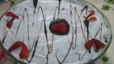 Pavê com morangos e chocolate