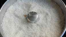 Bolo com cobertura de coco