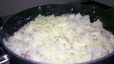 Macarrão ao molho branco com bacon