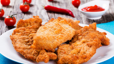 Filé de frango empanado