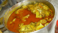 Moqueca baiana de corvina com camarão fresco