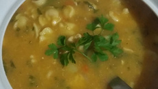 Sopa de capeletti cremosa