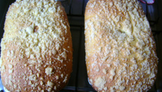 Cuca de moranga com recheio de doce de leite e coco