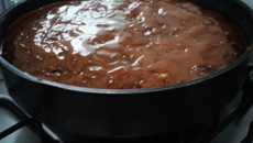 Bolo simples de chocolate