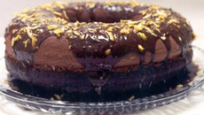 Bolo de chocolate com casca de laranja
