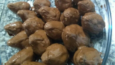 Bombom coxinha de morango com leite em pó