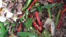 Carne moída com pimentões