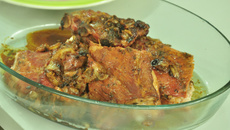 Costelinha de porco na cerveja