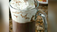 Chocolate quente com creme de avelã