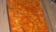 Polenta com molho de salsicha