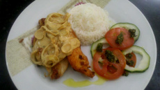 Filé de frango na manteiga ao molho de laranja