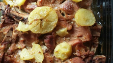 Bisteca assada com batatas