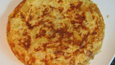 Tortilla espanhola com batatas e bacon