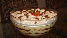 Pavê de chocolate com morangos