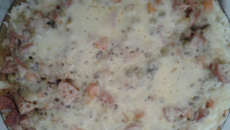 Arroz de forno com calabresa e queijo