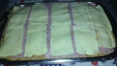 Lasanha mista com pão e banana