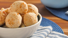 Pão de queijo com alho