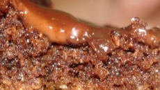 Bolo prático de chocolate e coco