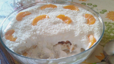 Pavê de pêssego com bolo de coco