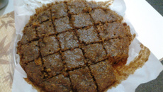 Bolo integral com pêra e granola