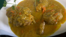 Frango com curry ao caldo de milho verde