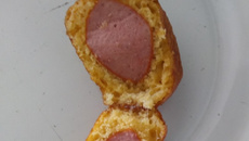 Salsicha empanada crocante