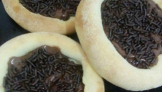 Esfiha de brigadeiro