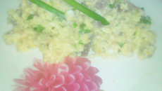 Mexido cremoso de ovo e carne assada