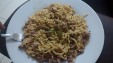 Macarrão oriental com carne ao shoyu