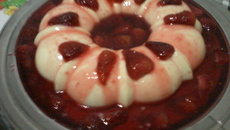 Flan de cream cheese com compota de morango