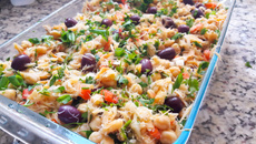 Salada de grão-de-bico com bacalhau
