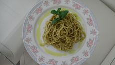 Espaguete com Pesto de Hortelã e Amêndoas