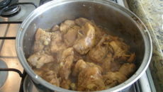 Frango delicioso com batatas na panela