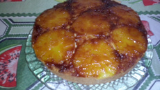 Bolo caramelizado de abacaxi