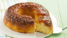 Bolo de macaxeira caramelizada