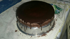 Calda de chocolate fácil para bolo