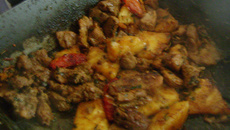 Porco com vinho e abacaxi