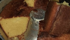 Bolo de fubá com leite coalhado