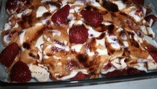 Merengue de morango com chantilly
