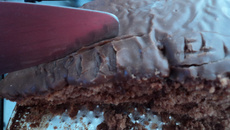 Bolo de chocolate com cobertura especial