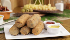 Croquete de carne e queijo