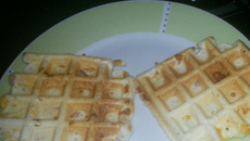 Waffle de presunto e queijo