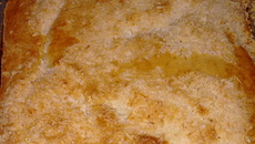 Bolo de goiabada com leite condensado