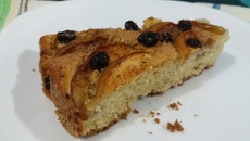 Torta de maçã com uvas passas