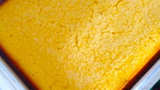 Bolo de cuscuz cremoso